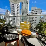 Stunning Bocagrande Beach Apartment